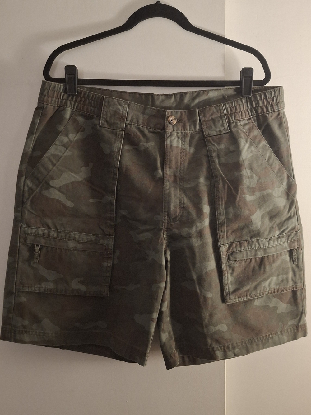 Outdoor Life Men's Olive Camo Utility Cargo Shorts